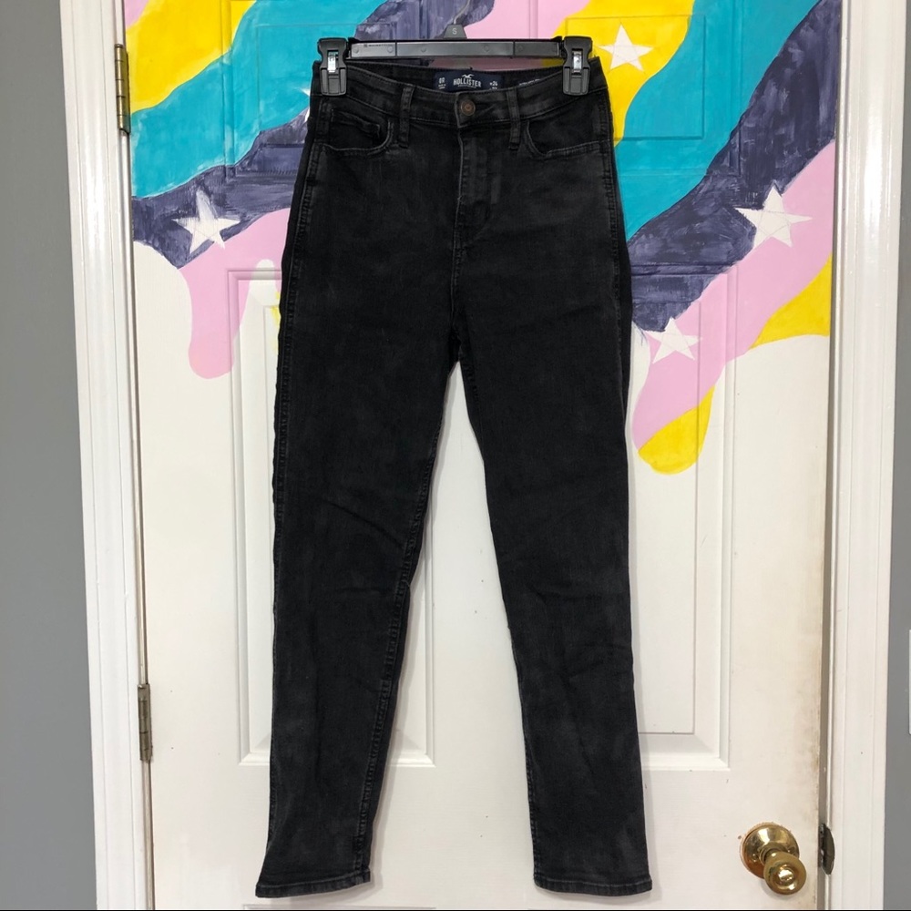 HOLLISTER ultra highrise mom jeans GREAT CONDITION